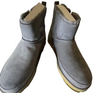 NEW UGG CLASSIC ZIP  MINI BOOT Size: 11
